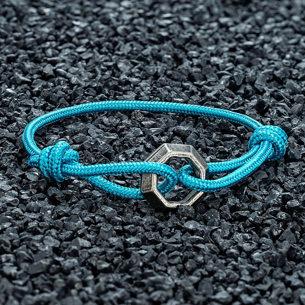 Eterna Loop symbolizes continuity and modern style. deideas