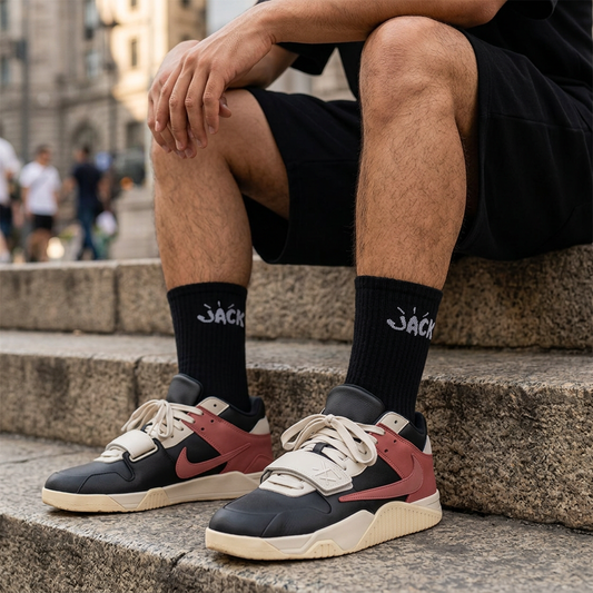 Calcetines Jack negros con tenis retro de estilo urbano