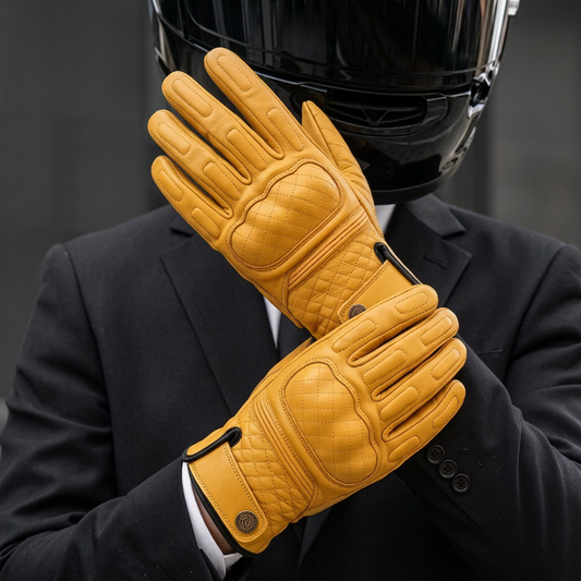 Versión limpia de los guantes amarillos con casco negro