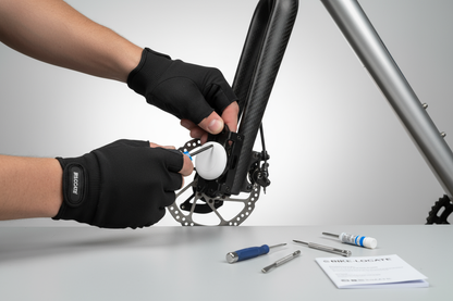 Instalación profesional de GPS tracker en bicicleta